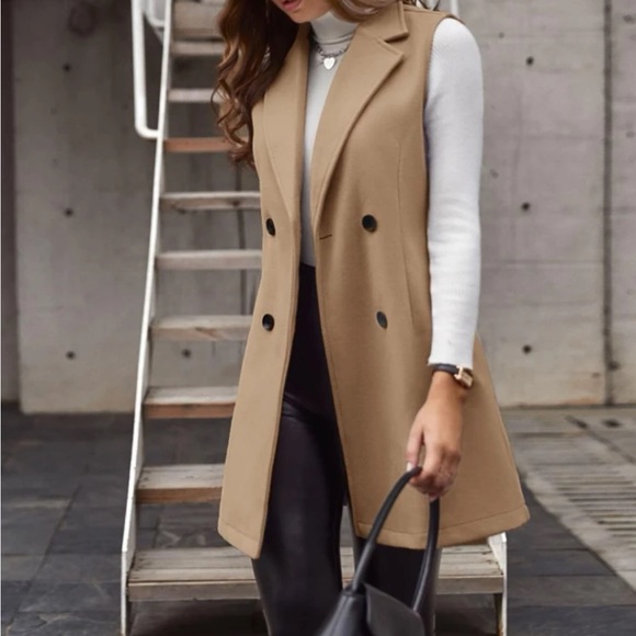 Luxe tan double breasted sleeveless coat - Picture 2 of 6